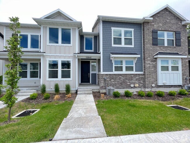 Building Photo - 3 Bedroom/2.5 Bathroom Townhouse in Herriman