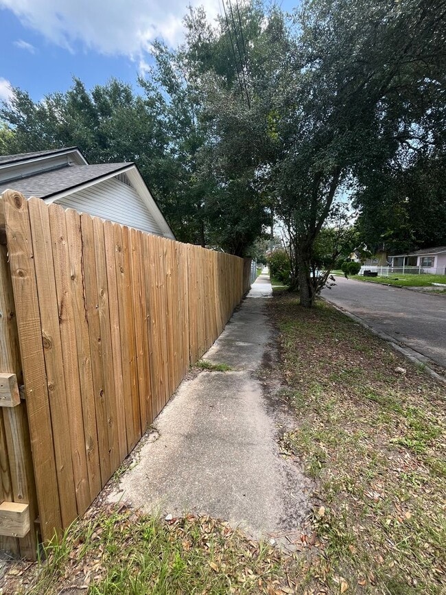 Photo - Plenty of Space!!