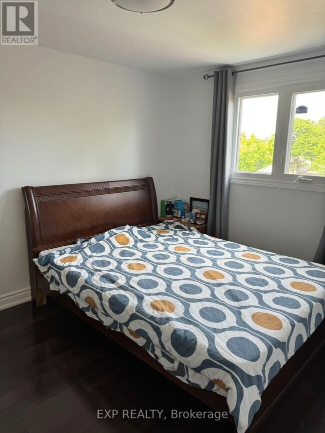 Photo - 82 Muirlands Dr