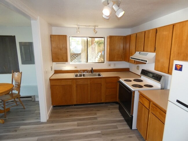 Photo - 1405 W 5th St