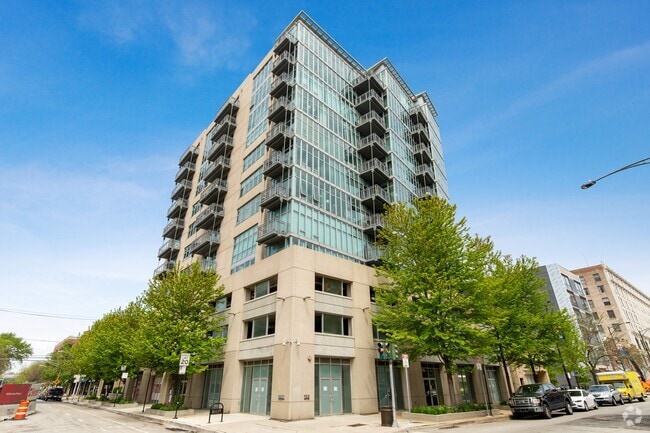 Building Photo - 1000 W Leland Ave Unit 7H Rental