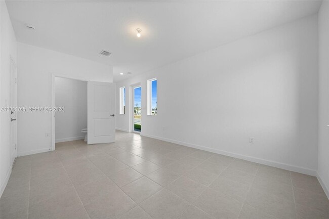 Photo - 715 SE 15th St