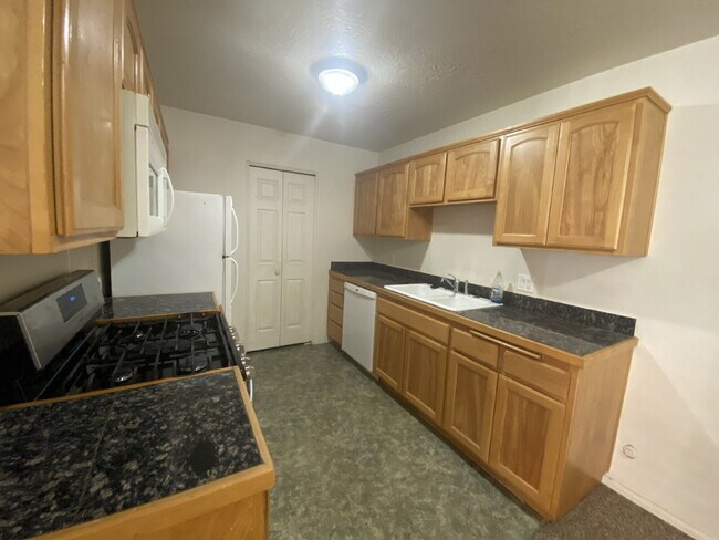 Photo - "2-Bedroom Condo in Saint George - Cozy Comfort with Modern Touches!" Unit 12