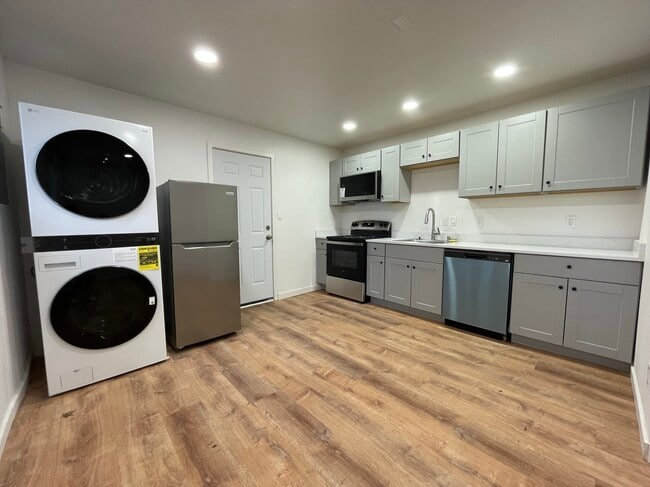 Photo - 704 NE 53rd St