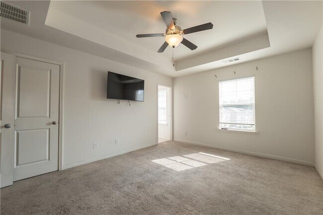Photo - 915 Society Cir