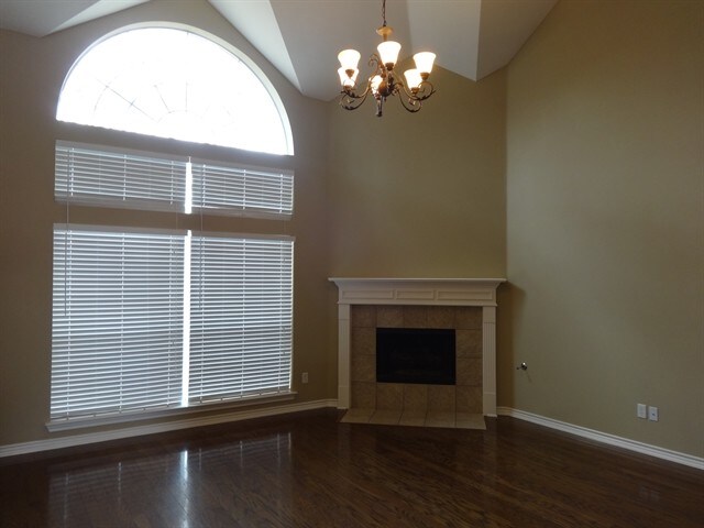 Photo - 808 Warwick Ct