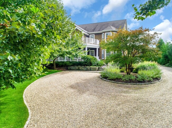 Photo - 590 Soundview Ave