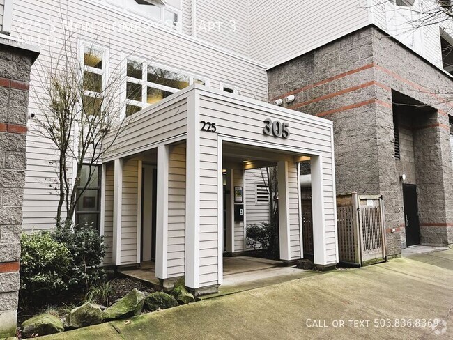 Building Photo - Riverfront Condo on the Promenade! Unit Apt 3