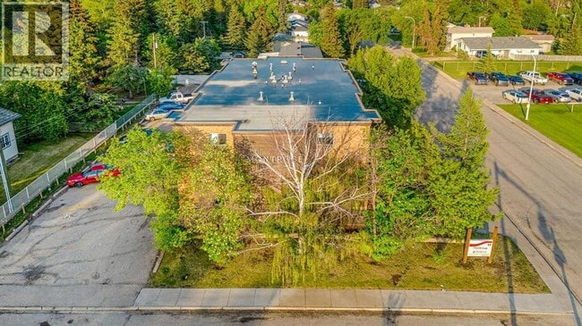 Photo - 9932-9105 105 Ave