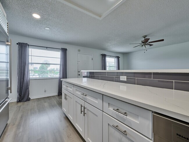 Photo - 227 Castlewood Dr Unit 203