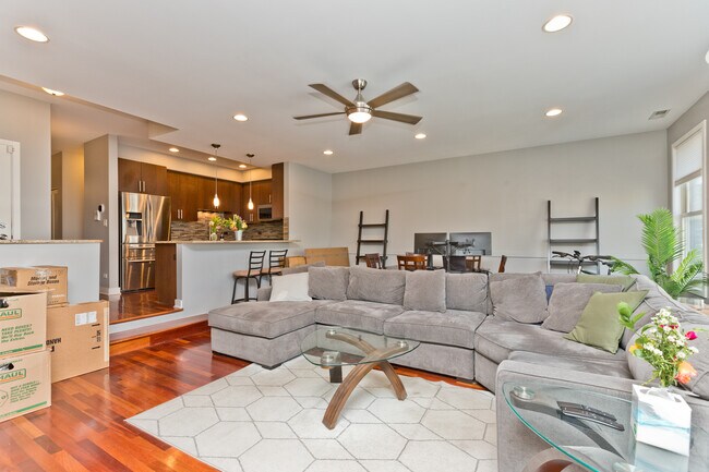 Photo - 1232 N Milwaukee Ave Unit 3