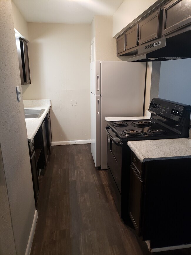 Photo - Henderson Gove