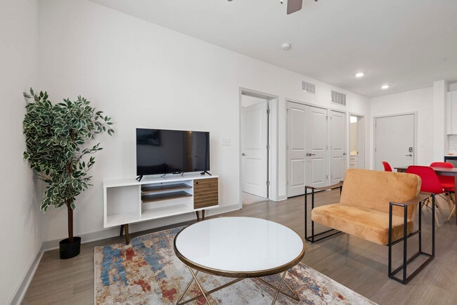 Photo - 633 E Main St Unit ID1031633P