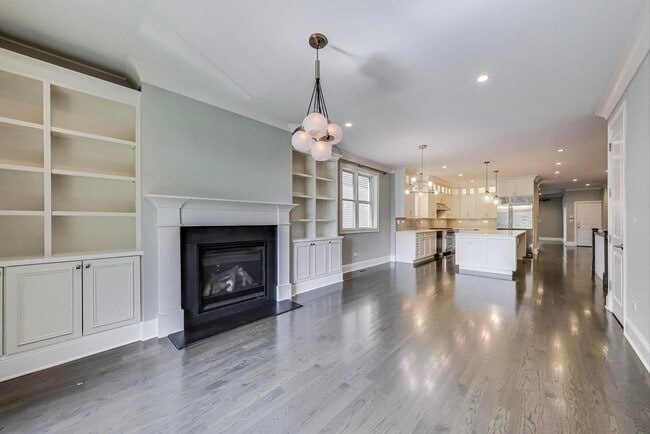 Photo - 2038 N Burling St