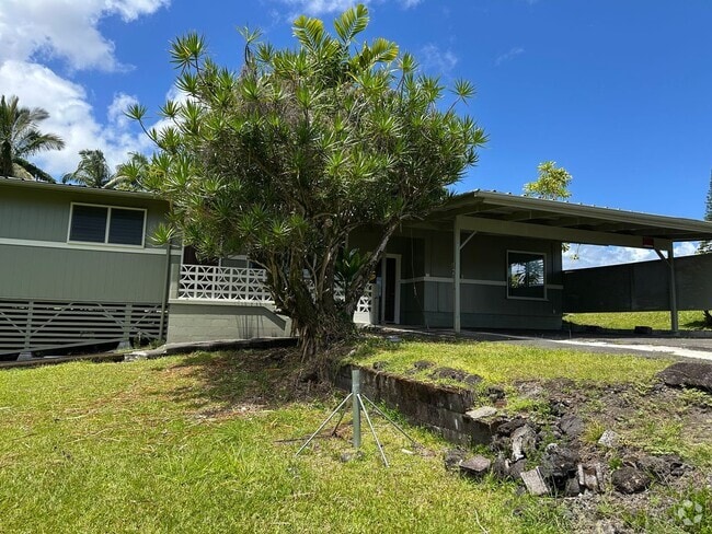 Building Photo - 3BR/2BA House with driveway and parking