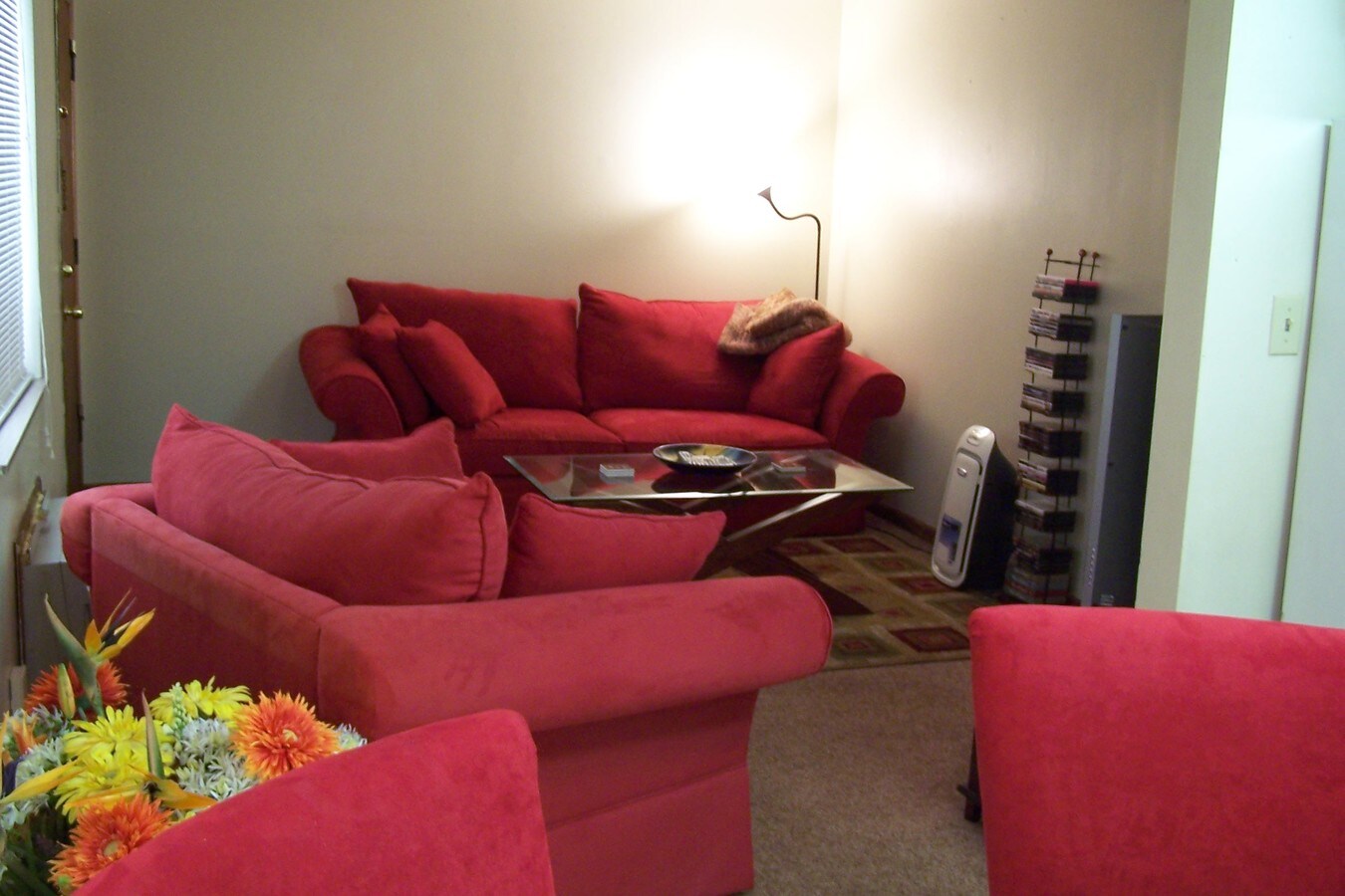 living room - 1539 Highland Ave Unit 14