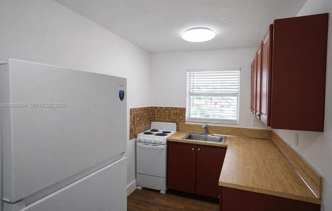 Building Photo - 7200 W 11th Ct Unit 8