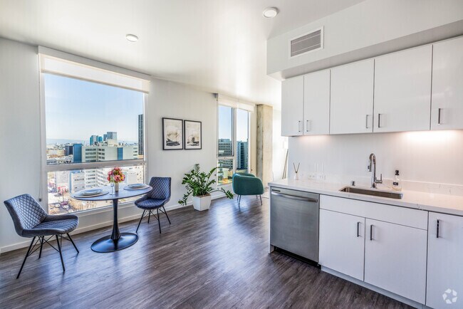 2BR, 2BA - 800SF livingroom - Vance