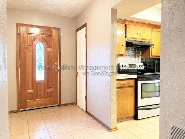 Photo - 204 W 10th St