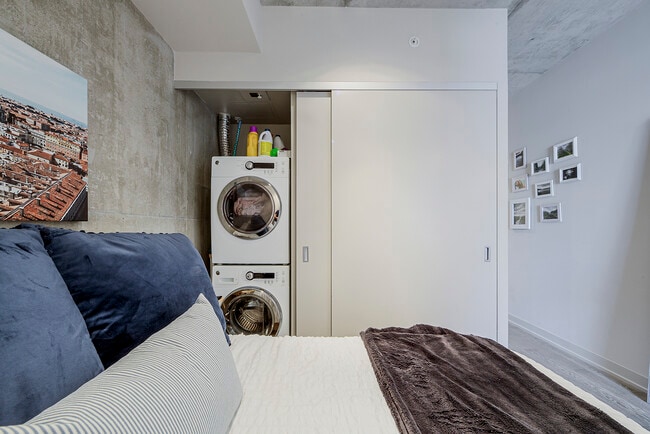 Building Photo - 39-839 Brant St