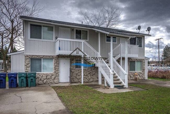 Building Photo - 110 E Borah Ave Unit 4