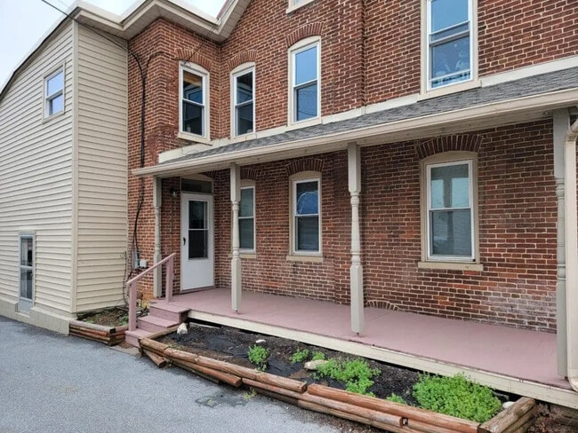 Photo - 317 W Main St