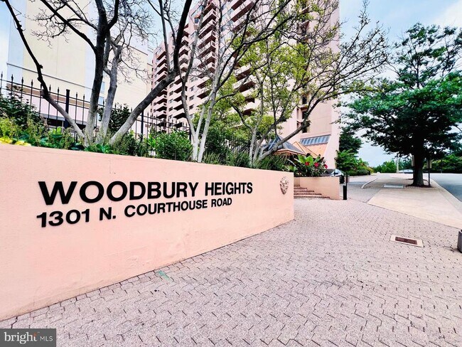 Photo - 1301 N Courthouse Rd Unidad 1107