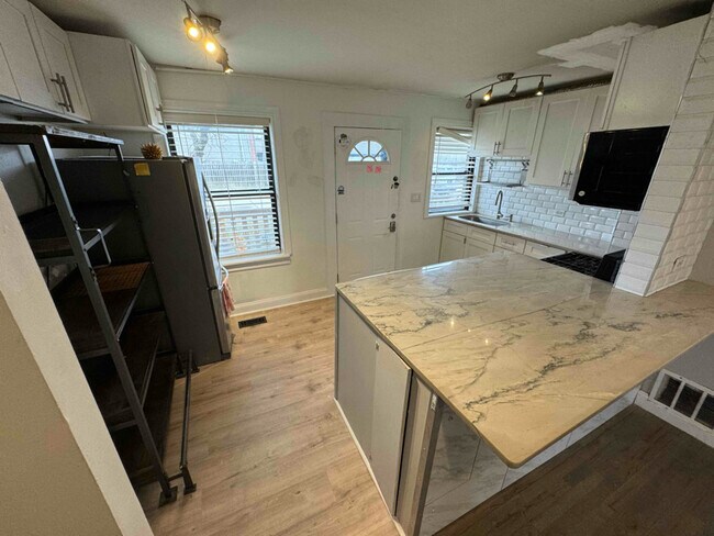 Photo - 422 East Ave