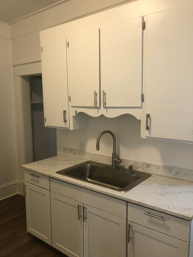 Photo - 617 Pender St