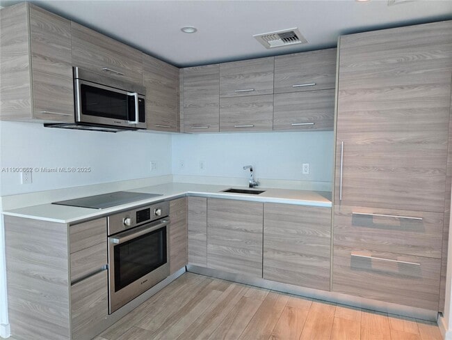 Photo - 1300 S Miami Ave Unidad 4107