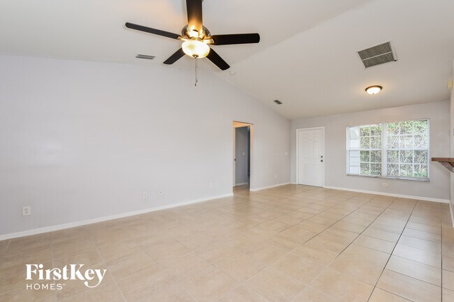 Photo - 3003 31st St W