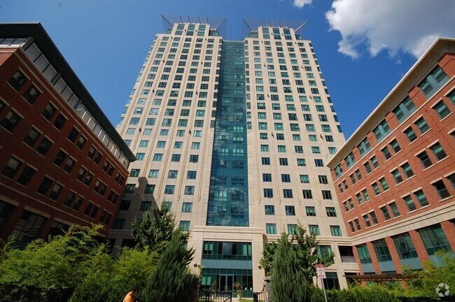 Building Photo - 1 Nassau St Unit 1101 Rental