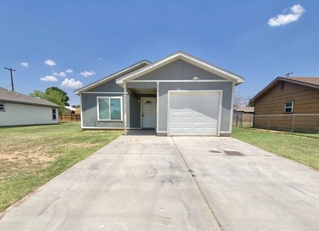 3 bed and 2 bath available near Estacado H... - 3 bed and 2 bath available near Estacado H... House