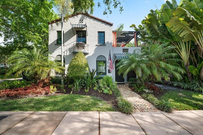 Building Photo - 447 Giralda Ave