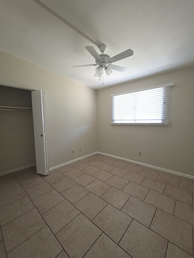 Photo - 4 Bedroom 2 bath in Tempe