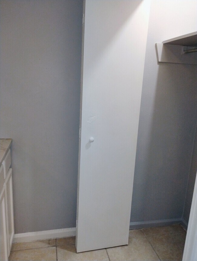 Photo - 1642 Cedar Lake Dr Unit B