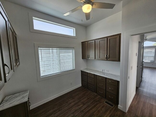 Photo - 303 N Lindsay Rd