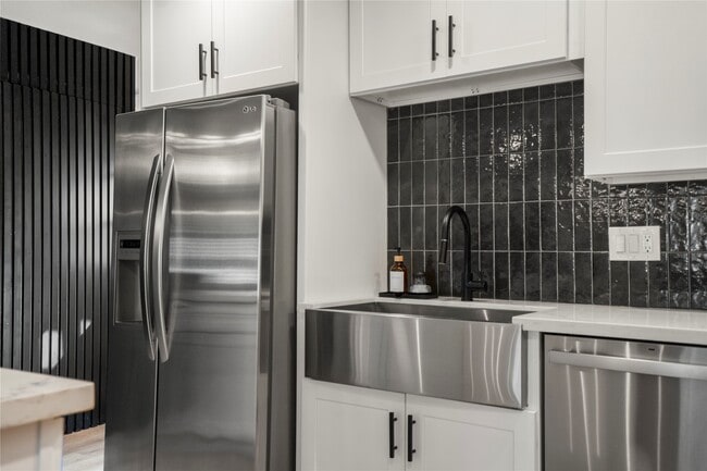 Building Photo - 9619 Chatfield St