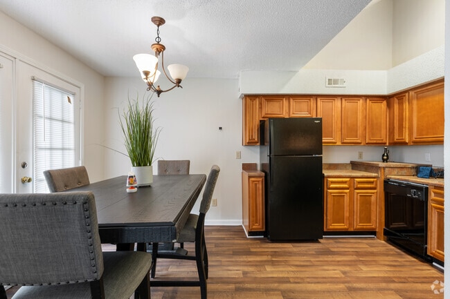 2BR, 1BA - 900SF - Dining Area