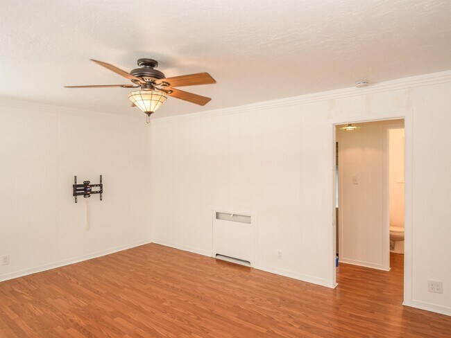 Photo - 143 S State St