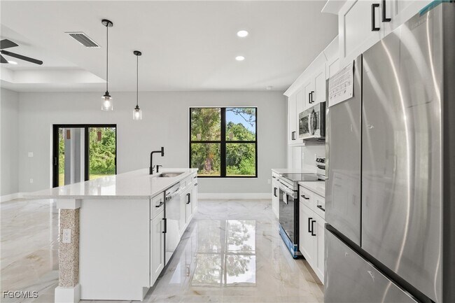 Building Photo - 907 W 9th St Rental