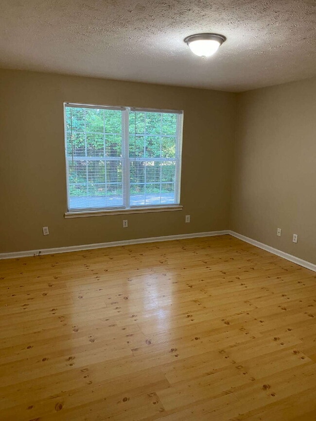 Building Photo - 3854 Northeast Dr Rental