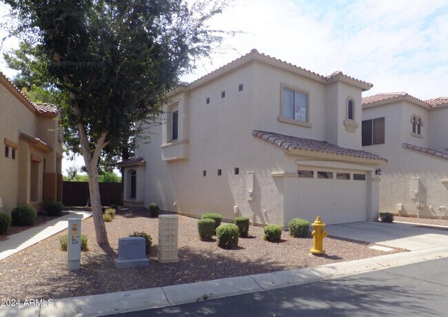 Photo - 2600 E Springfield Pl Townhome