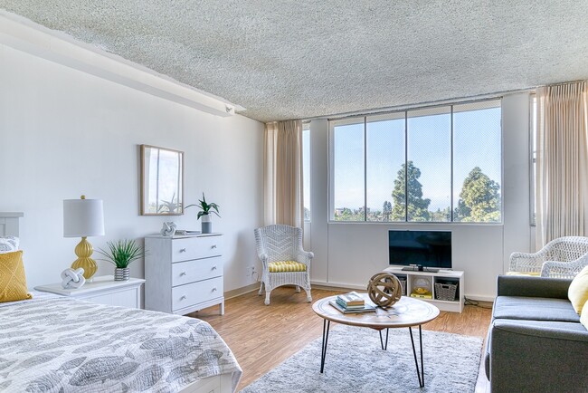 Bay Towers at Bixby Knolls - 55+ Active Adult Apartments