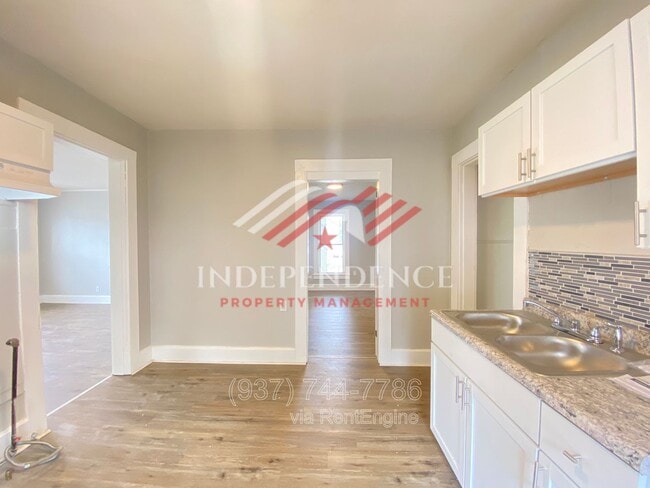 Building Photo - 323 Harrison St Unit Upper