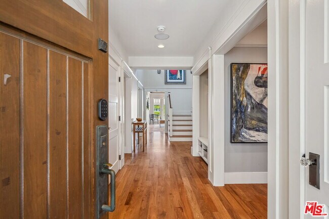 Photo - 1749 Hill St