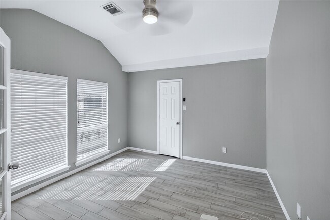 Photo - 4726 Meadows Edge Ln