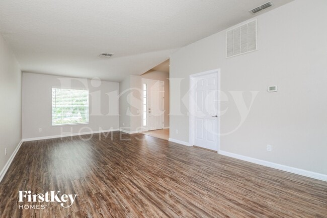 Photo - 5525 106th Ave E