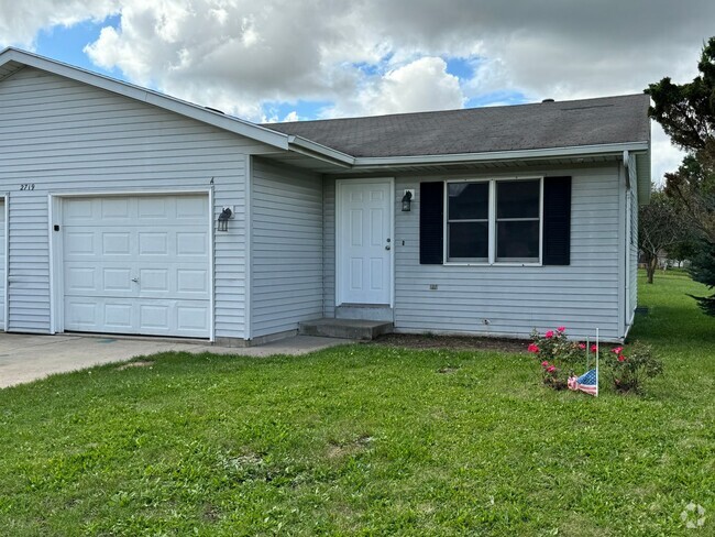 Building Photo - 2-Bedroom Duplex Near Prairie Elementary S... Rental