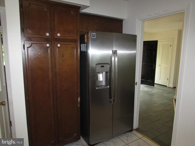 Photo - 472 Old Orchard Cir